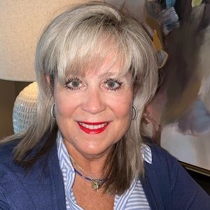 Meet your Posher, Dot